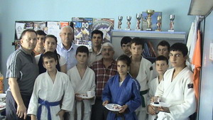 Hüseyin Kama’dan Judoculara Ödül