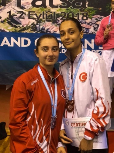 Hendekli karateciler fırtına gibi esti
