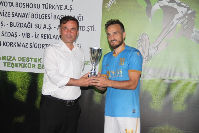 Olgunlar Futbol Turnuvası'nda Şampiyon İZREK