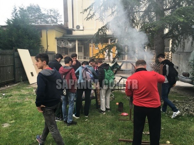 Şampiyonluğu mangal partisi ile kutladılar