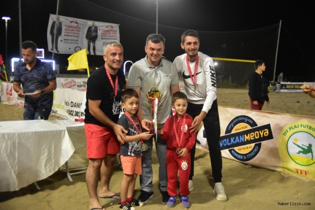 Karasu'da Plaj Futbolu Resitali