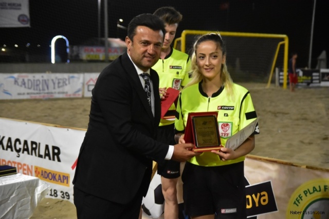 Karasu'da Plaj Futbolu Resitali