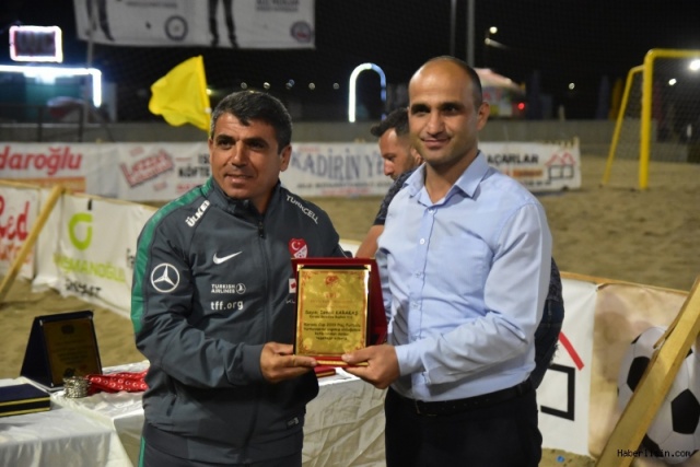 Karasu'da Plaj Futbolu Resitali