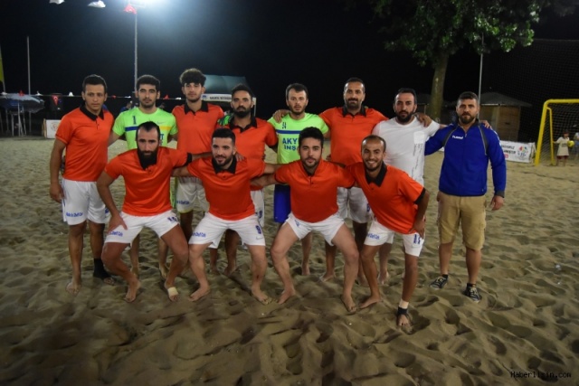 Karasu'da Plaj Futbolu Resitali