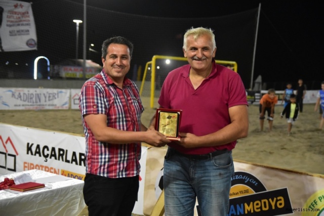 Karasu'da Plaj Futbolu Resitali