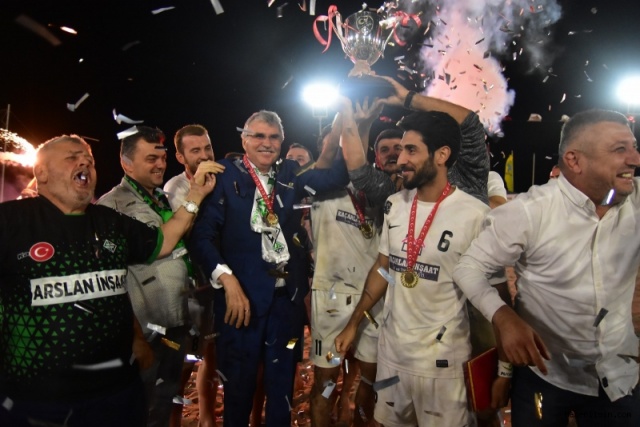 Karasu'da Plaj Futbolu Resitali