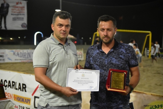 Karasu'da Plaj Futbolu Resitali