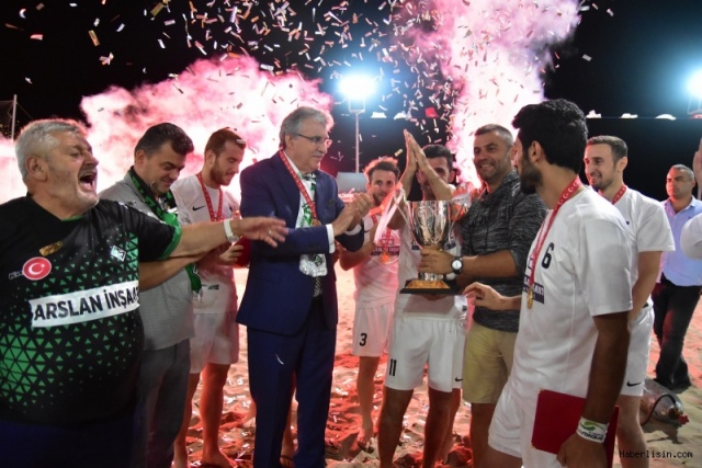 Karasu'da Plaj Futbolu Resitali