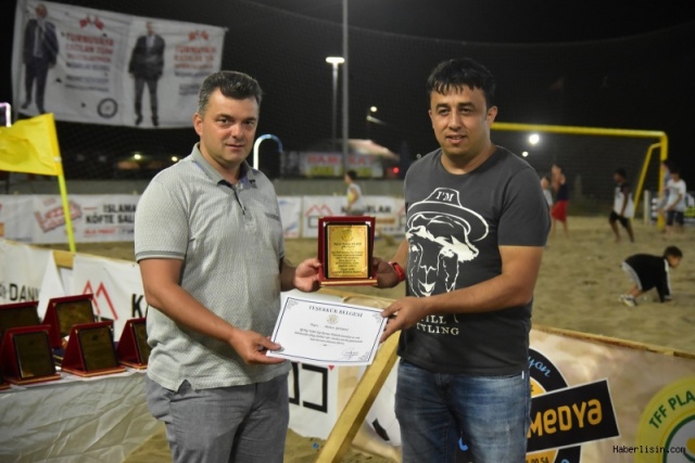 Karasu'da Plaj Futbolu Resitali