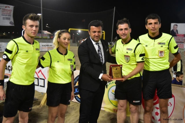 Karasu'da Plaj Futbolu Resitali