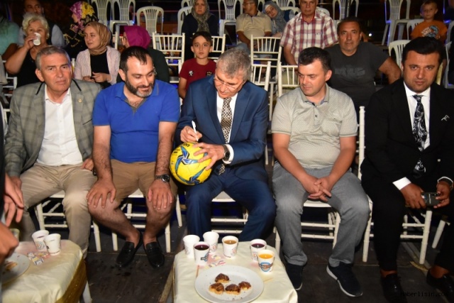 Karasu'da Plaj Futbolu Resitali