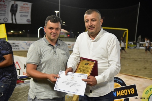 Karasu'da Plaj Futbolu Resitali