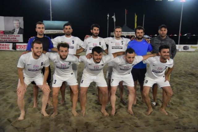 Karasu'da Plaj Futbolu Resitali