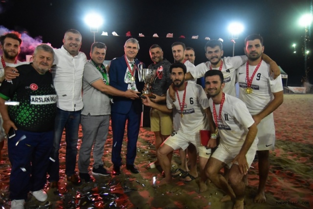 Karasu'da Plaj Futbolu Resitali