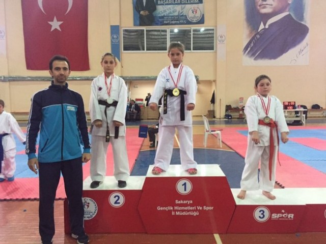 Geyveli sporcuların 23 Nisan Coşkusu
