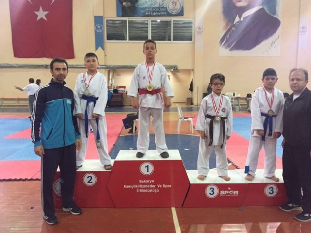 Geyveli sporcuların 23 Nisan Coşkusu