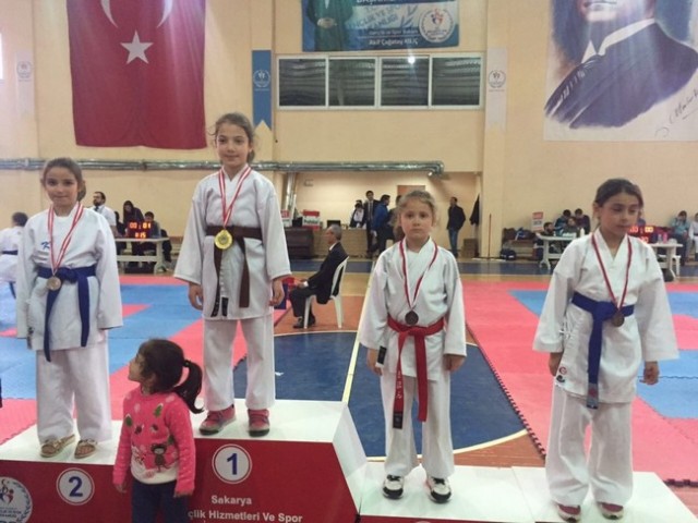 Geyveli sporcuların 23 Nisan Coşkusu