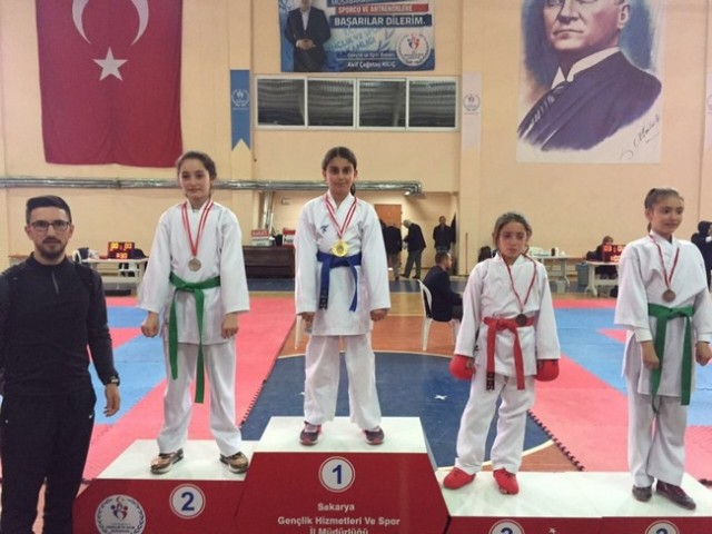 Geyveli sporcuların 23 Nisan Coşkusu