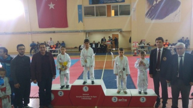 Geyveli sporcuların 23 Nisan Coşkusu