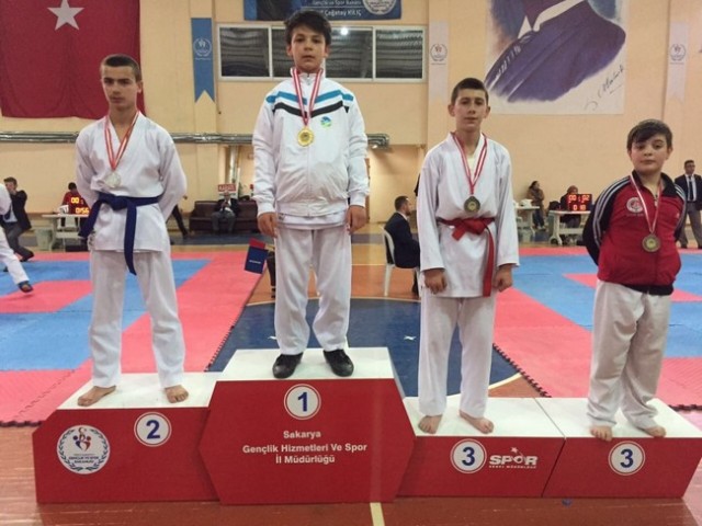 Geyveli sporcuların 23 Nisan Coşkusu