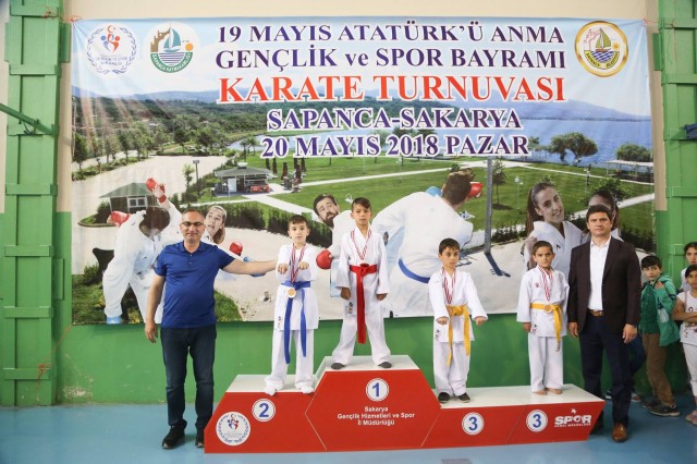 Sapanca'da 19 Mayıs Karate Coşkusu