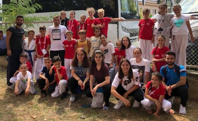 Hendekli karateciler fırtına gibi esti