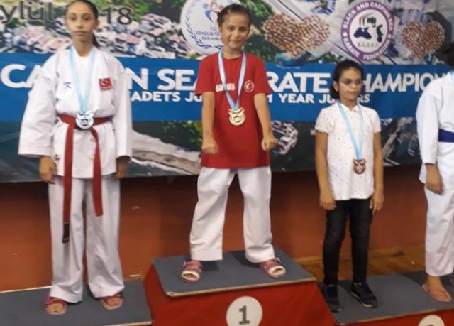 Hendekli karateciler fırtına gibi esti