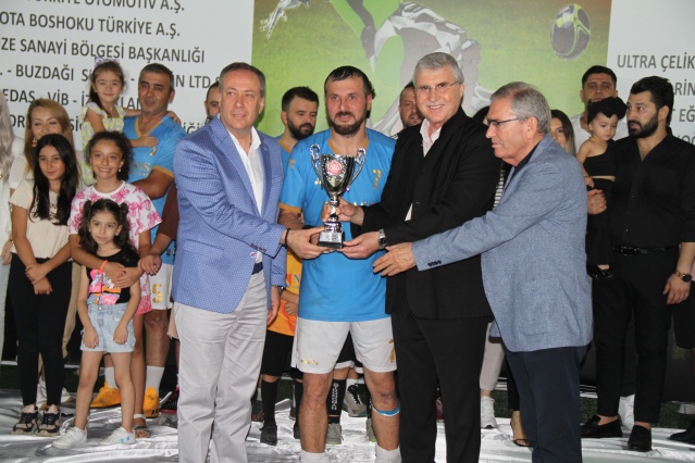 Olgunlar Futbol Turnuvası'nda Şampiyon İZREK