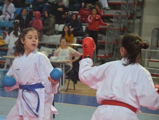 8 Mart Bayanlar Karate Turnuvası