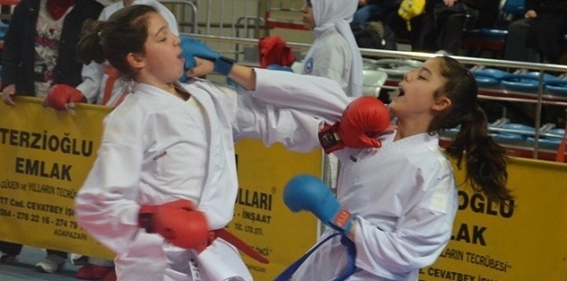 8 Mart Bayanlar Karate Turnuvası