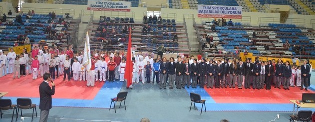 8 Mart Bayanlar Karate Turnuvası