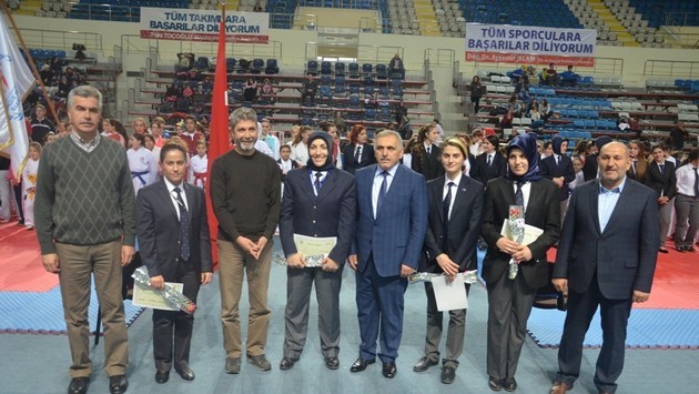 8 Mart Bayanlar Karate Turnuvası
