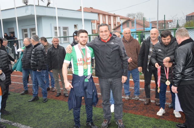 Şampiyon Kızılcıkspor Kupasını aldı