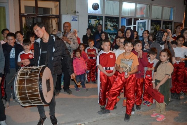 Şampiyona davullu zurnalı karşılama