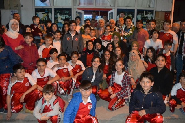 Şampiyona davullu zurnalı karşılama
