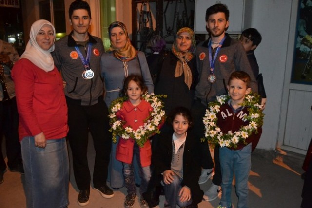 Şampiyona davullu zurnalı karşılama