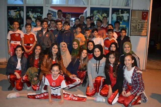Şampiyona davullu zurnalı karşılama