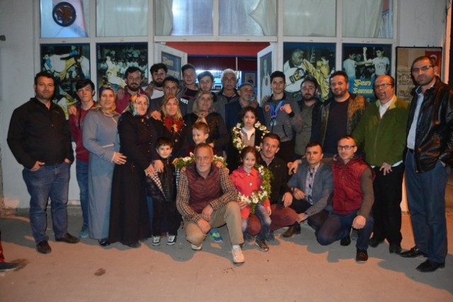 Şampiyona davullu zurnalı karşılama