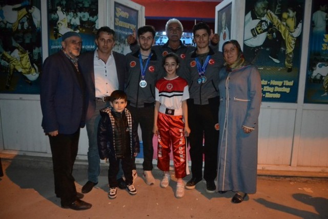 Şampiyona davullu zurnalı karşılama