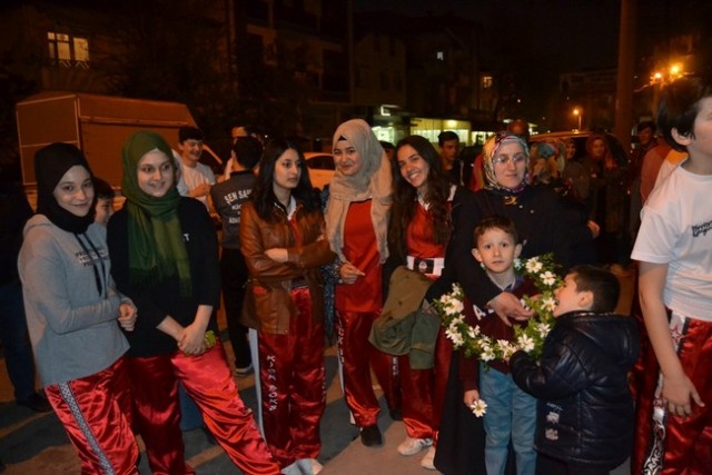 Şampiyona davullu zurnalı karşılama