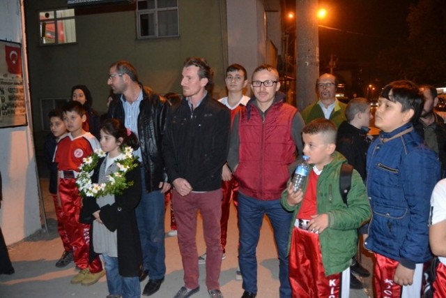 Şampiyona davullu zurnalı karşılama