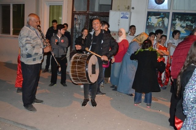 Şampiyona davullu zurnalı karşılama