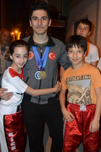 Şampiyona davullu zurnalı karşılama