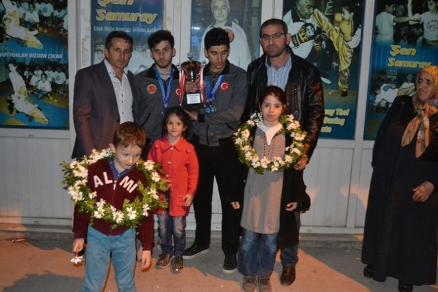 Şampiyona davullu zurnalı karşılama
