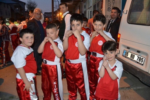 Şampiyona davullu zurnalı karşılama