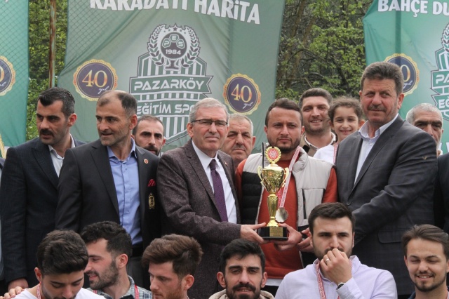 Pazarköy Eğitimspor şampiyonluk kupasını aldı