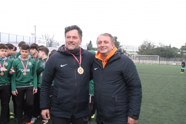 Harmanlıkspor kupaları topladı
