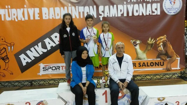 Badmintoncular Ankara'dan Madalya ile döndü