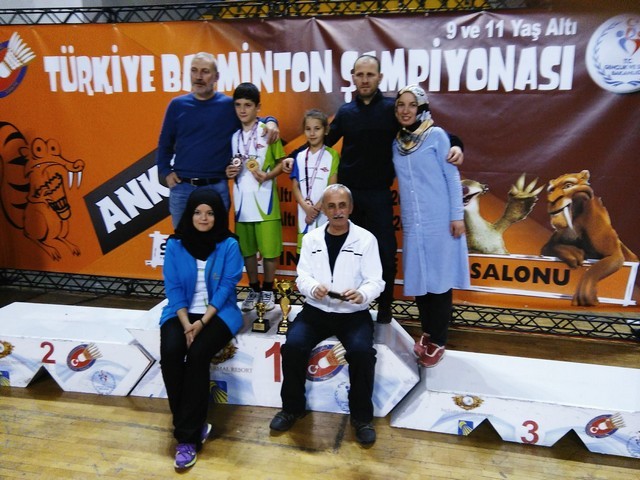 Badmintoncular Ankara'dan Madalya ile döndü