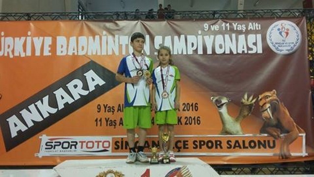 Badmintoncular Ankara'dan Madalya ile döndü
